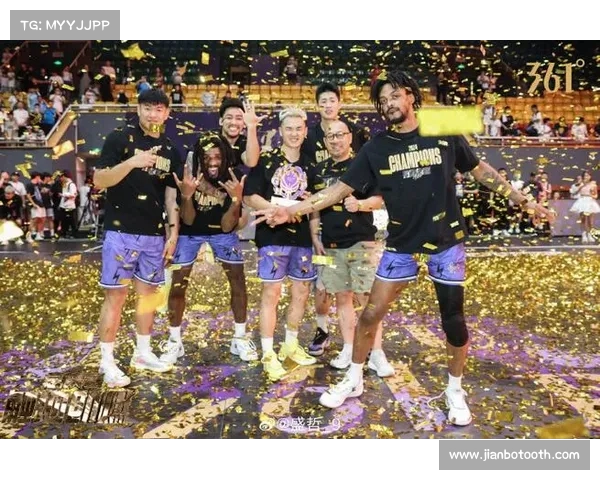 街球霸王孟繁西上篮得手完成二加一 X战队逆转对手赢得比赛胜利 街球霸王孟繁西上篮得手完成二加一 X战队逆转对手赢得比赛胜利